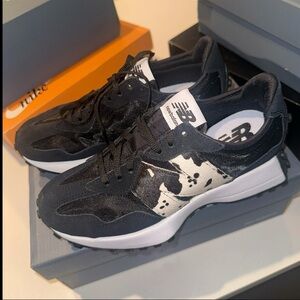 New Balance 327 Black Cow